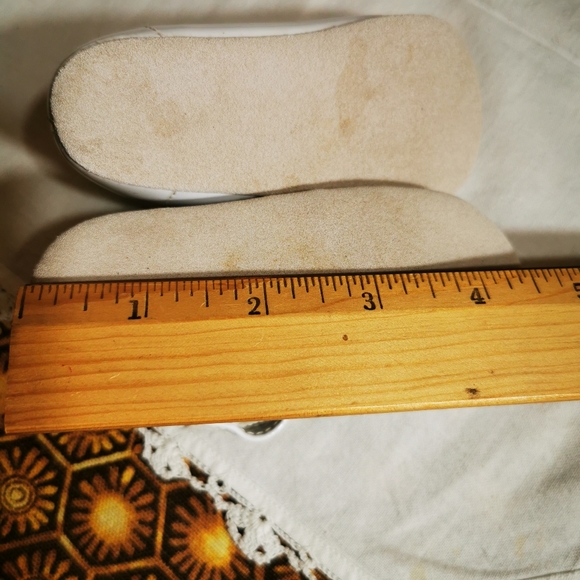 Vintage Zeddy White Faux Patent Leather Baby Shoes with Heart Cut Outs ~ Size 3 - Picture 16 of 16
